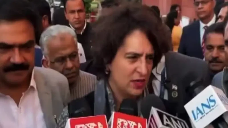 വയനാടിന് 2221 കോടിയുടെ പാക്കേജ് വേണം; പ്രിയങ്കയും എംപിമാരും അമിത് ഷായെ കണ്ടു