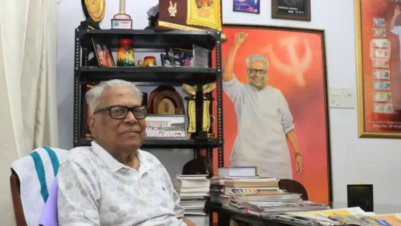 മുൻ കേരള മുഖ്യമന്ത്രി വിഎസ് അച്യുതാനന്ദന്റെ ആരോഗ്യനില ഗുരുതരമായി തുടരുന്നു