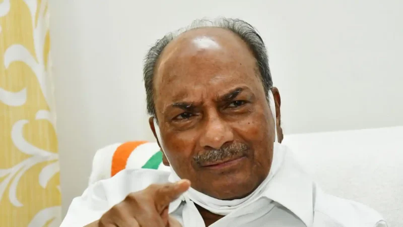 മുത്തങ്ങ വെടിവയ്പ്പിലും ശിവഗിരിയിലെ പോലീസ് നടപടിയിലും തന്നെ മാത്രം പഴിക്കുന്നു;എ.കെ. ആന്റണി