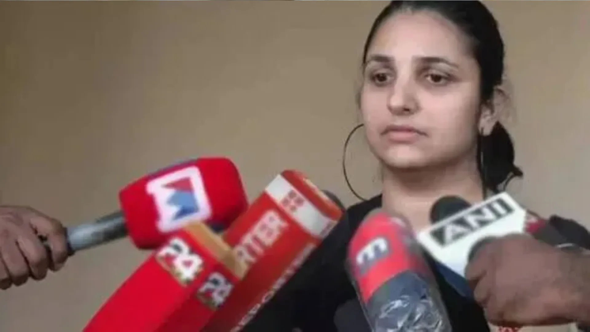 നടി റിനി ആൻ ജോർജിന്റെ പരാതിയിൽ സൈബർ പോലീസ് കേസെടുത്തു