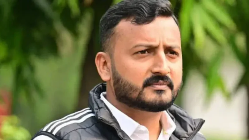 ‘വിശദമായി സംസാരിക്കാം’; ശക്തമായ പ്രതിഷേധങ്ങൾക്കിടയിലും രാഹുൽ മാംകൂട്ടത്തിൽ എംഎൽഎ ഓഫീസിലെത്തി