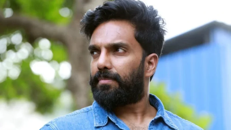 ‘വാഹന ഇടപാടിലെ ഇടനിലക്കാരൻ, പരിവാഹൻ ആപ്പിൽ കൃത്രിമം കാണിക്കാൻ ശ്രമിച്ചു’; നടൻ അമിത് ചക്കാലക്കലിനെതിരെ കുരുക്ക് മുറുന്നു.