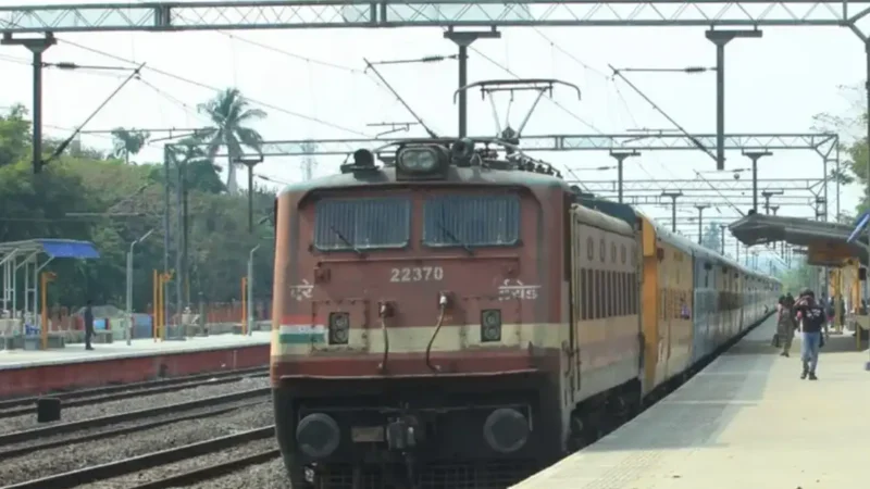 ഇനി റെയിൽവേ സ്റ്റേഷനുകളിൽ അരിയും അവശ്യവസ്തുക്കളും വാങ്ങാം: പലചരക്ക് കടകൾ ഉടൻ വരുന്നു