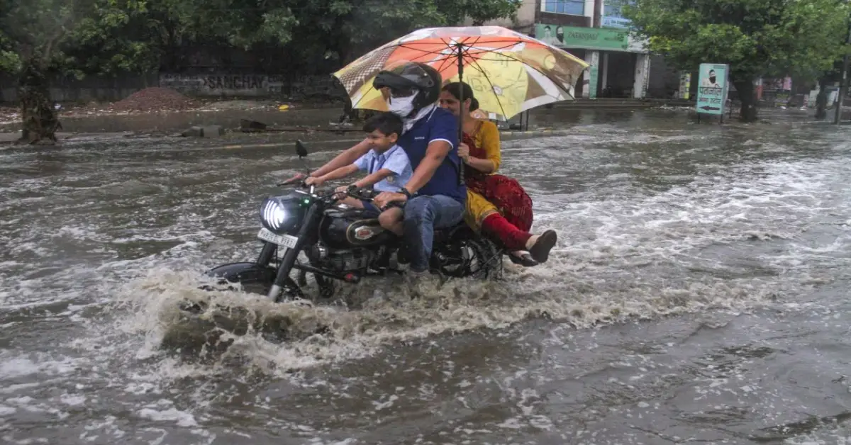 സംസ്ഥാനത്തെ നാല് ജില്ലകളിലെ ജനങ്ങൾക്ക് മുന്നറിയിപ്പ്; അതിശക്തമായ മഴയ്ക്കും കാറ്റിനും സാധ്യത