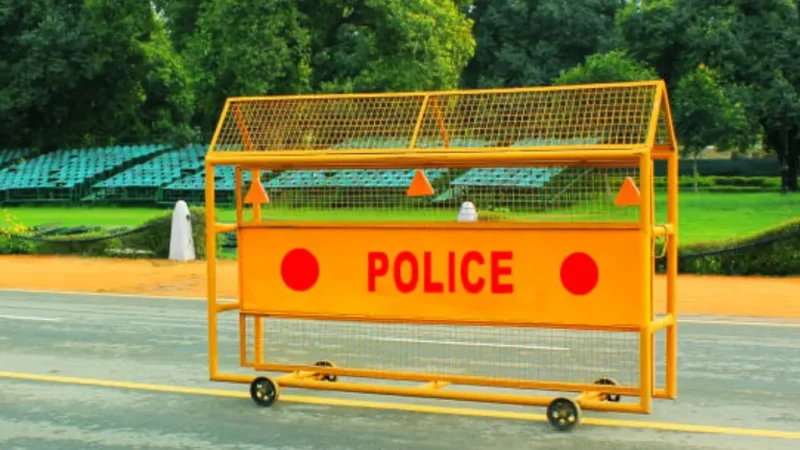 ഹിന്ദി സംസാരിക്കാത്തതിന് വസ്ത്രങ്ങൾ വലിച്ചുകീറി, മുഖത്ത് ചവിട്ടി; ഡൽഹിയിൽ മലയാളി വിദ്യാർത്ഥികൾക്ക് പോലീസിൽ നിന്നും അക്രമികളിൽ നിന്നും ക്രൂരമായ അധിക്ഷേപം.