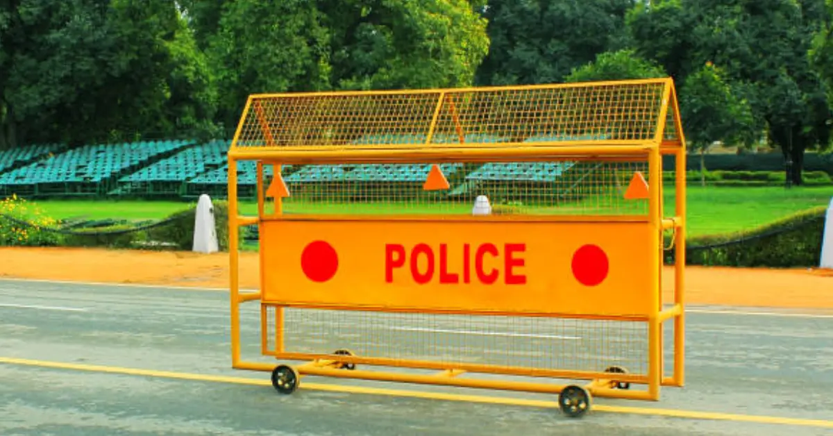 ഹിന്ദി സംസാരിക്കാത്തതിന് വസ്ത്രങ്ങൾ വലിച്ചുകീറി, മുഖത്ത് ചവിട്ടി; ഡൽഹിയിൽ മലയാളി വിദ്യാർത്ഥികൾക്ക് പോലീസിൽ നിന്നും അക്രമികളിൽ നിന്നും ക്രൂരമായ അധിക്ഷേപം.