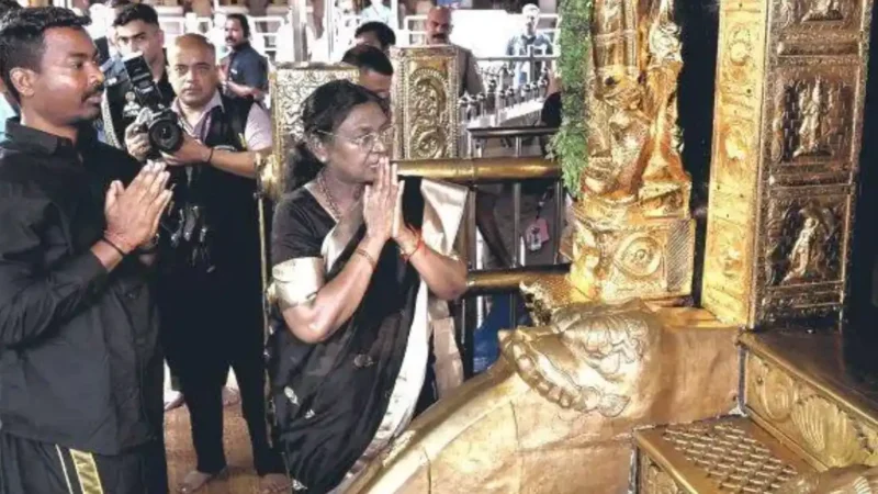 ശബരിമലയിൽ പ്രാർത്ഥന നടത്തിയ ആദ്യ വനിതാ രാഷ്ട്രപതി; ചരിത്രം സൃഷ്ടിച്ച് ദ്രൗപദി മുർമു