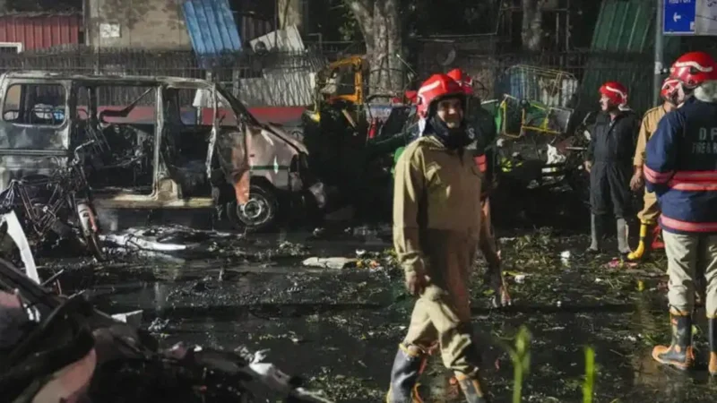 ഡൽഹിയിൽ കാർ ബോംബ് സ്ഫോടനം ; മരണം 13, മരണസംഖ്യ ഉയരാൻ സാധ്യത