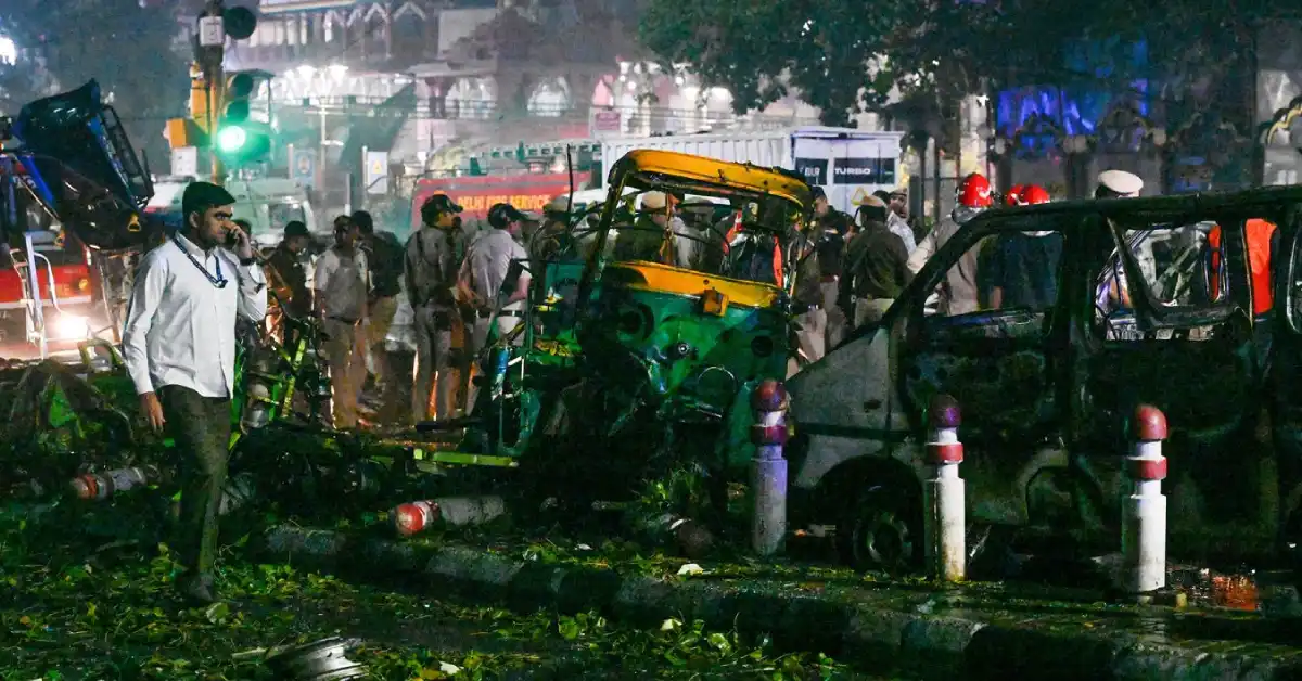 ശരീരഭാഗങ്ങൾ എല്ലായിടത്തും ചിതറിക്കിടക്കുന്നു, ആകാശം ചുവന്നു: ചെങ്കോട്ടയ്ക്ക് സമീപം സ്ഫോടനം കണ്ട ദൃക്‌സാക്ഷികൾ