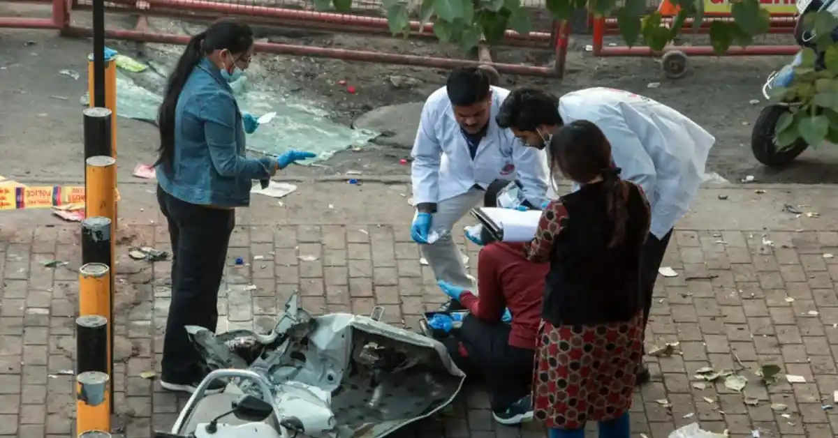 ചെങ്കോട്ട സ്ഫോടന സ്ഥലത്ത് നിന്ന് ലൈവ് കാട്രിഡ്ജുകളും സ്ഫോടകവസ്തുക്കളും ഉൾപ്പെടെ 40 ലധികം സാമ്പിളുകൾ കണ്ടെത്തി